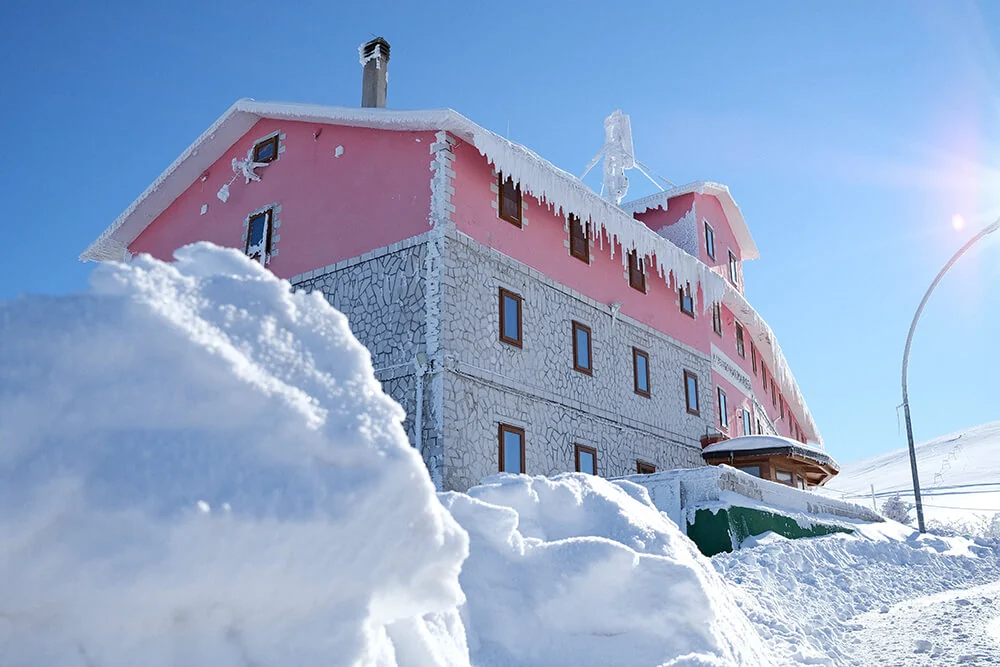 Albergo Mammarosa sulla Majelletta innevata